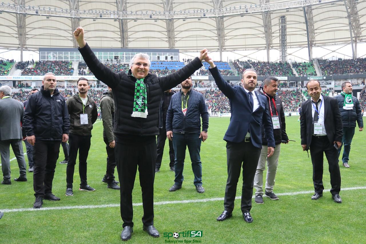 “Mutluyuz, gururluyuz iyi ki Sakaryasporluyuz”