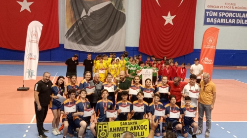 2022 KORFBOL Türkiye şampiyonu Ahmet Akkoç ortaokulu  Okul müdürü ilyas kahya şampiyonluk kutladi