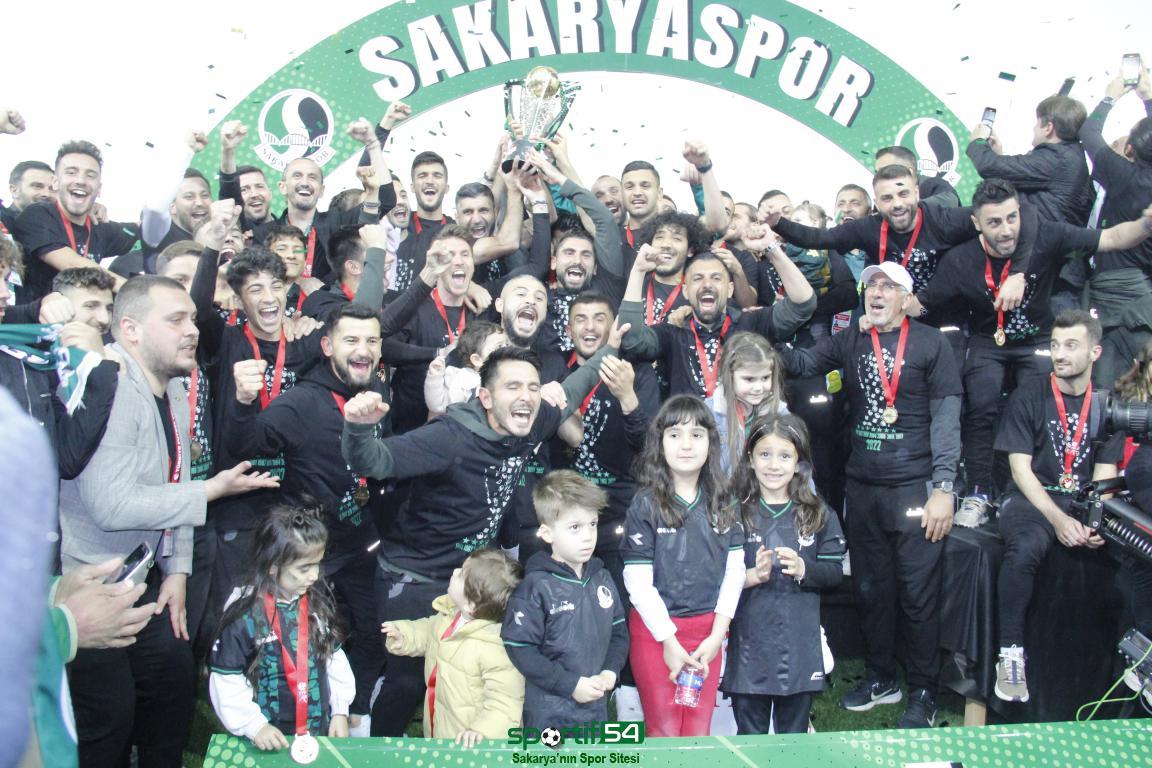 Sakaryaspor şampiyonluk kupasına kavuştu