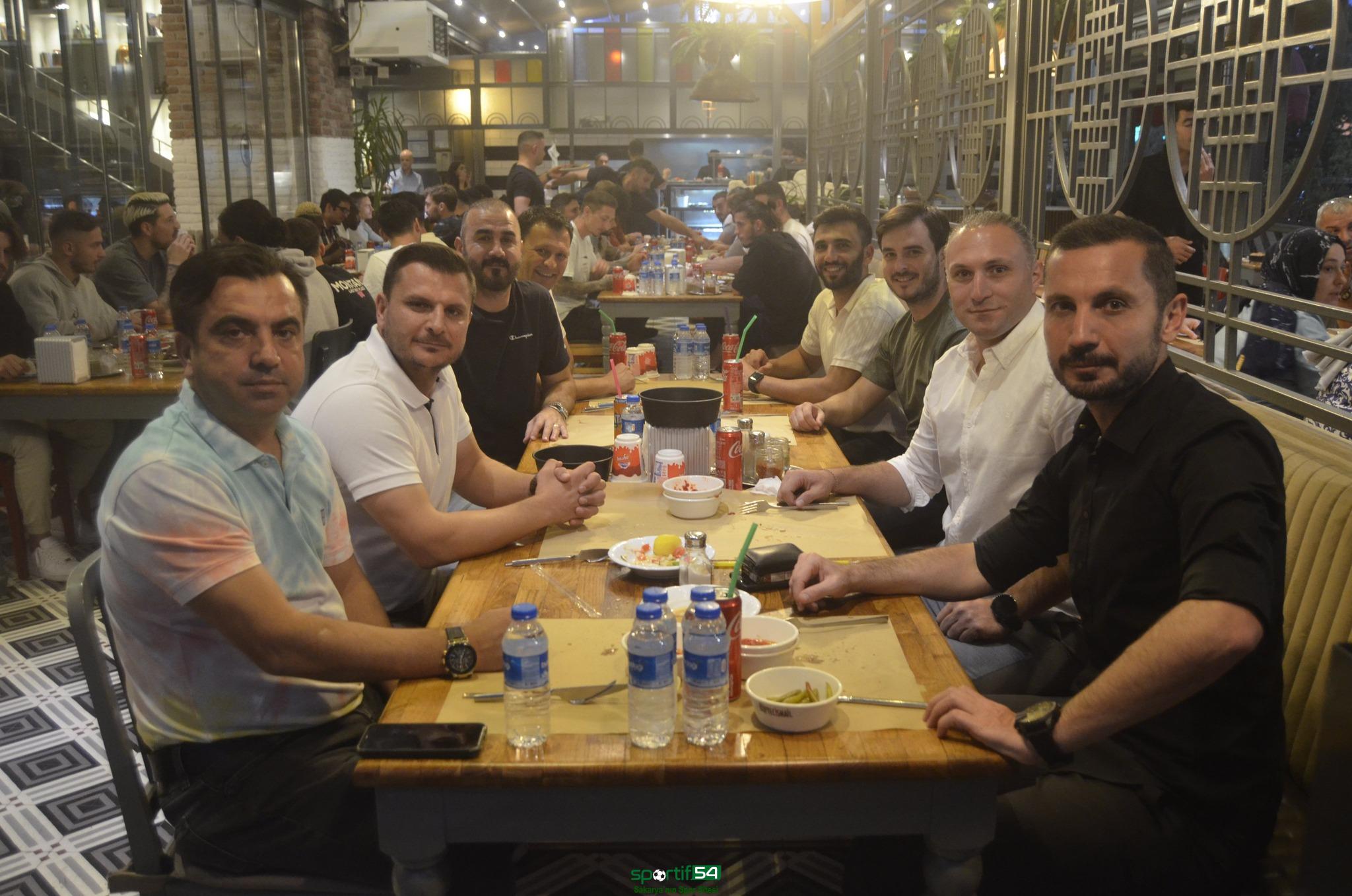 Sakaryaspor yemekte buluştu