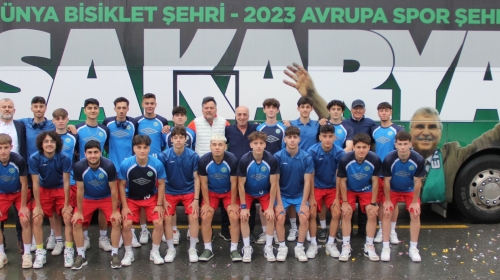 Türkiye Amatör futbol şampiyonası 2. Kademe grubuna katılan Harmanlıkspor konfeti ve meşaleler eşliğinde Yalova’ ya uğurlandı