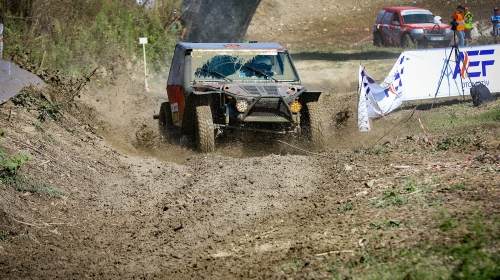 Türkiye’nin en iyi off-road pilotları Sakarya’da tozu dumana katıyor