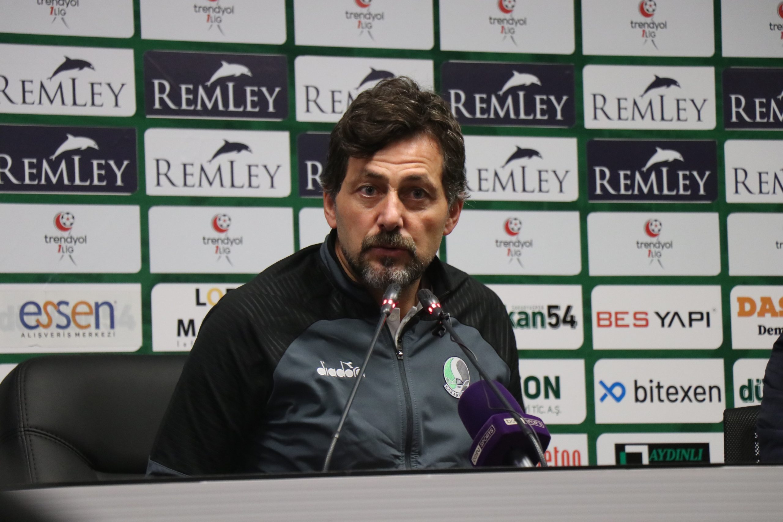 Sakaryaspor Teknik Sorumlusu Turgay Karslı:VAR kararları ve saha içi kararları biraz daha objektif olmalı