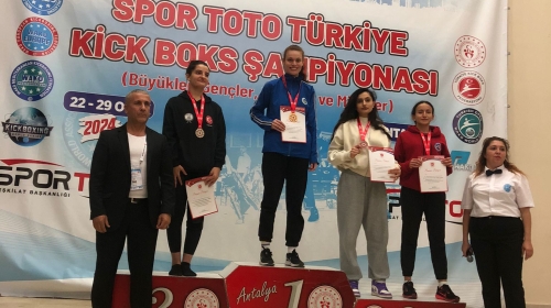 Büyükşehir’in kick bokscuları Antalya’da rüzgâr olup esti