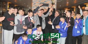 Arifiyespor U14 kupasını (43)